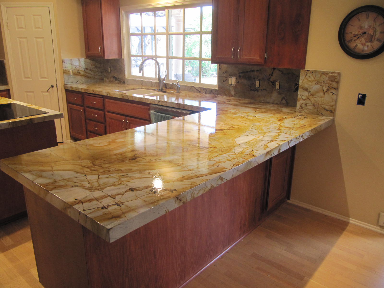 Marble countertop coated with SX Gloss Clear