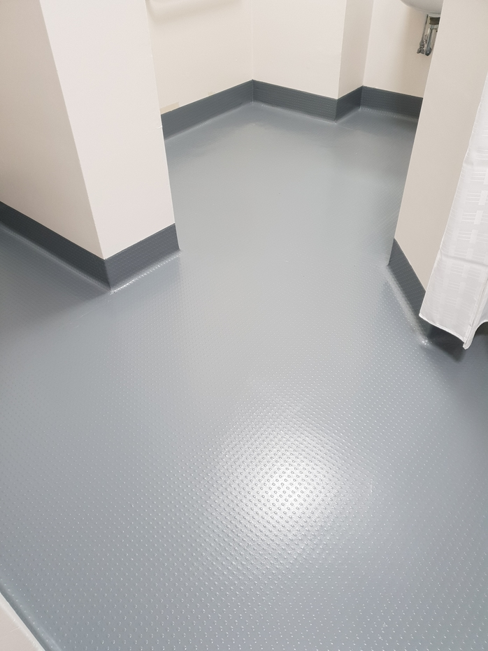 Vinyl sheet flooring after SX Satin Gray coating